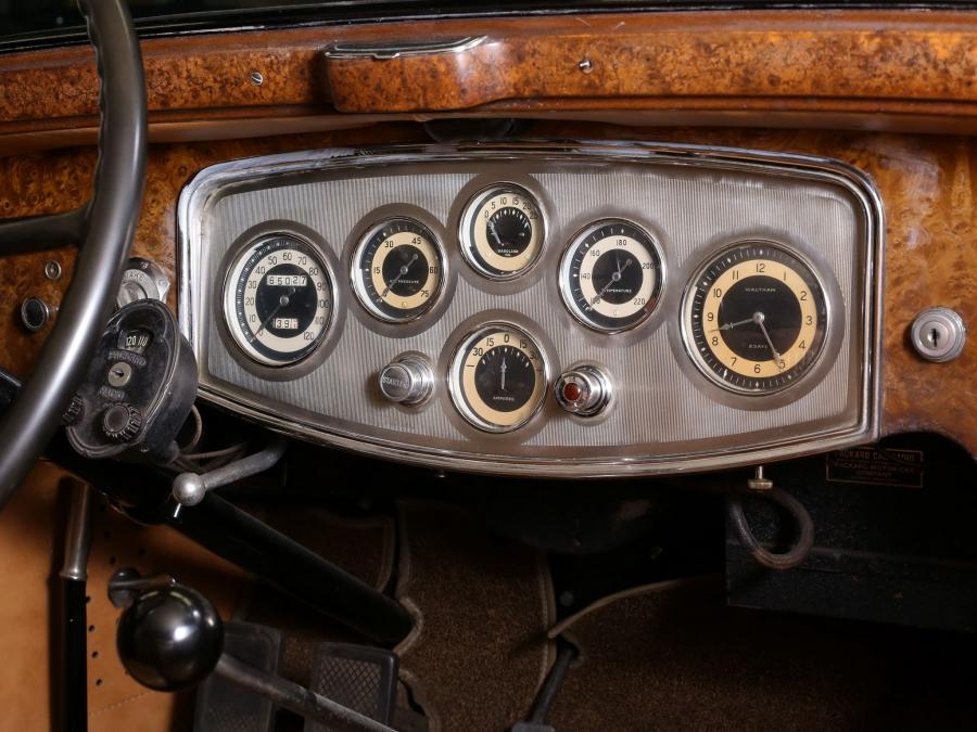  Packard Eight Convertible Victoria by Dietrich 1933 года  (фото 8 из 10)